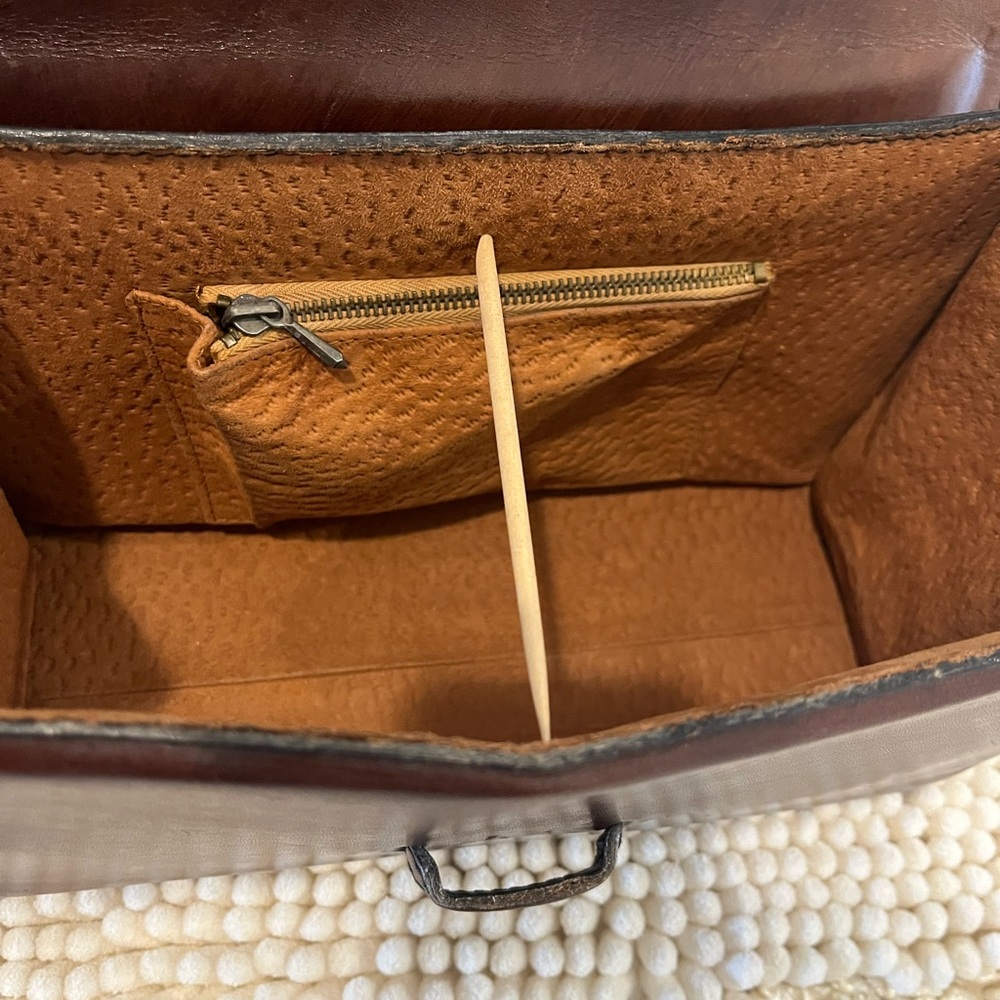 VINTAGE Brown Leather Satchel - Picture 5 of 6
